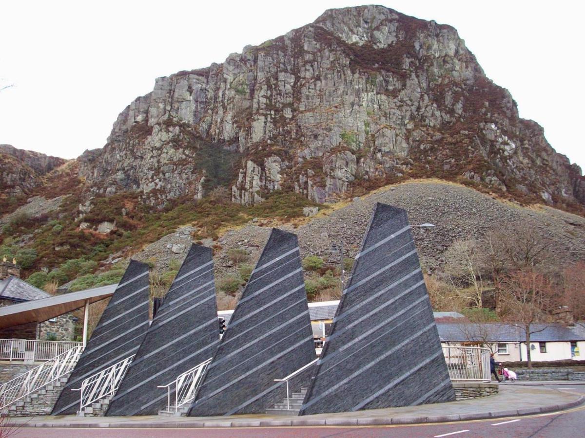 Zipworld Waterfalls Eryri Dogs Welcome 3 Bed Sleeps 5 Blaenau Ffestiniog Exterior foto